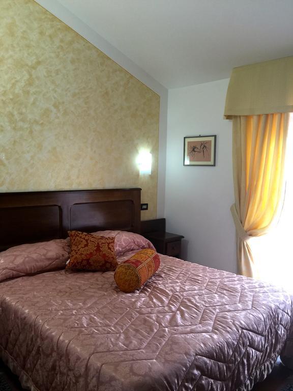 Hotel Ristorante Al Brunello Di Montalcino Room photo