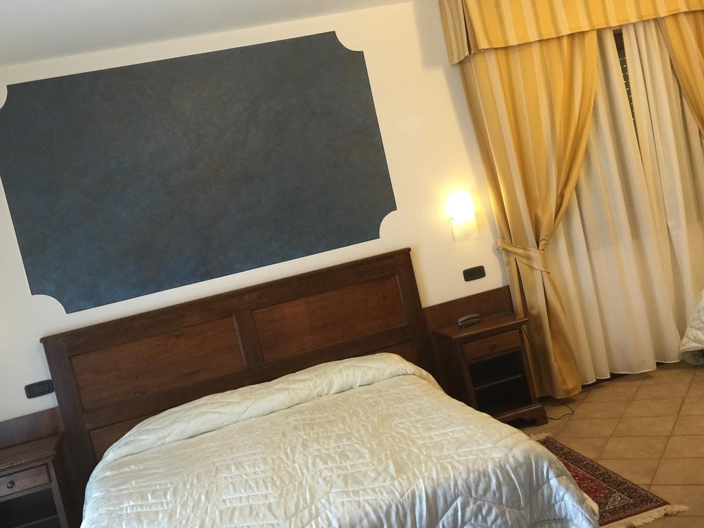 Hotel Ristorante Al Brunello Di Montalcino Room photo