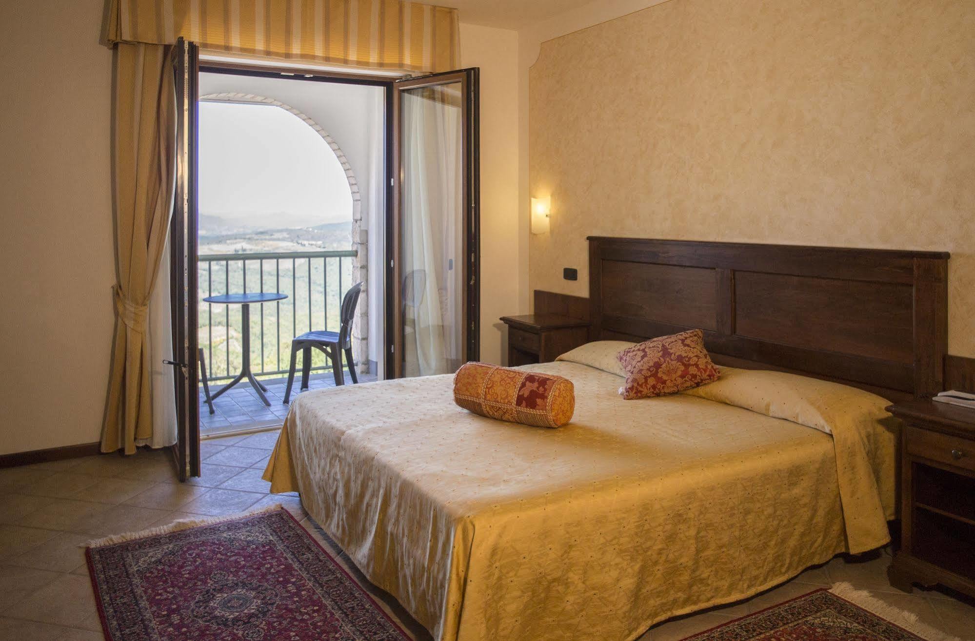 Hotel Ristorante Al Brunello Di Montalcino Exterior photo