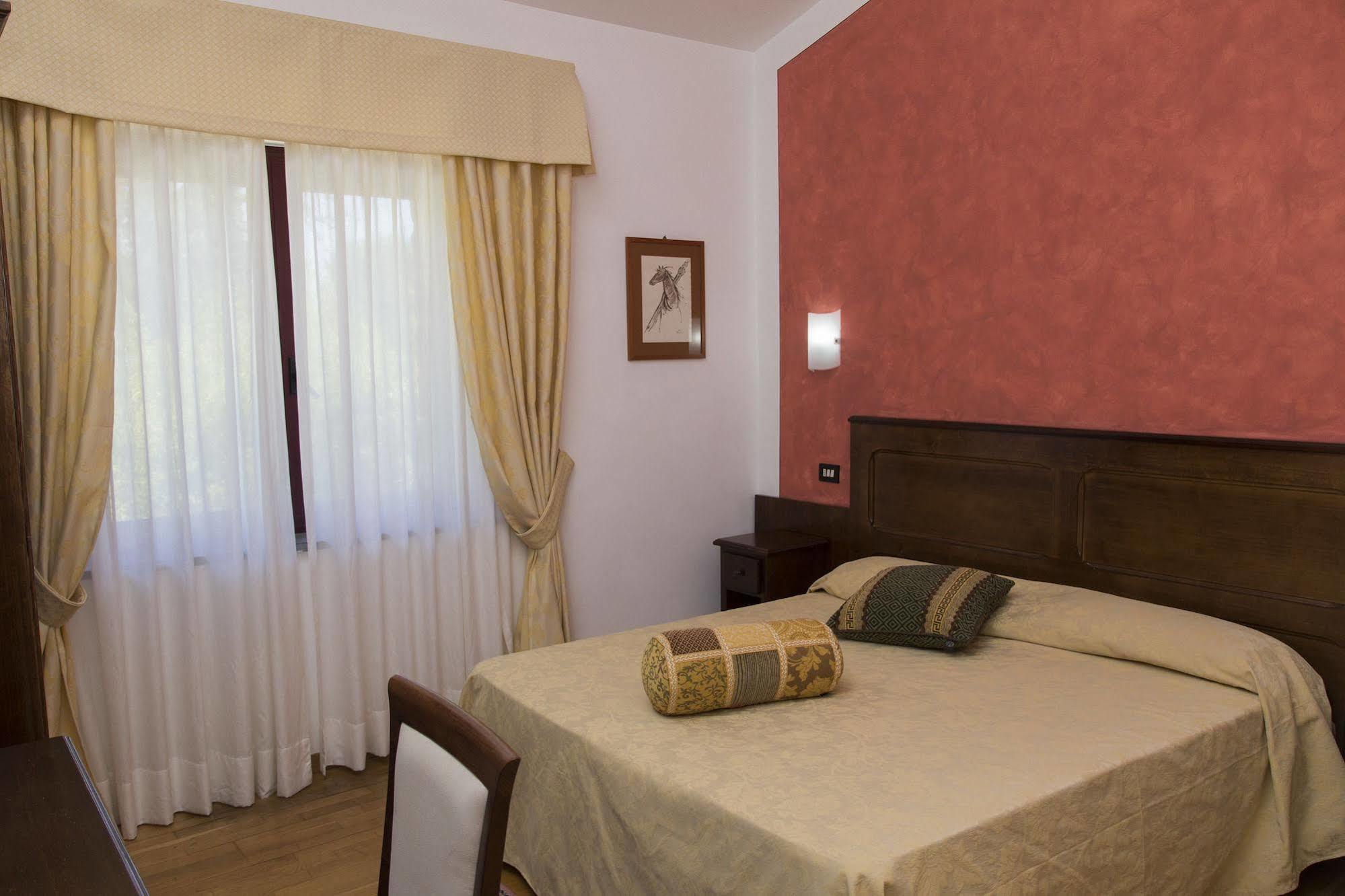 Hotel Ristorante Al Brunello Di Montalcino Exterior photo